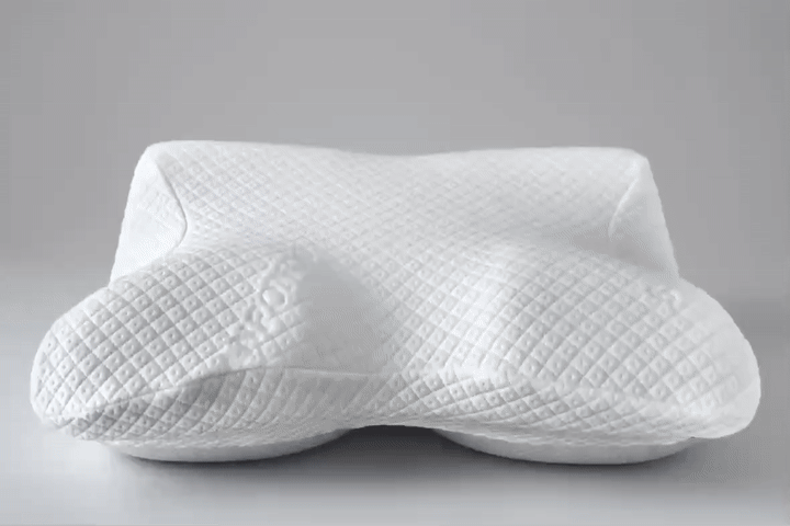 尋找能保護頸椎的硬式記憶枕？「森眠活氧記憶枕」採用獨特蝶型設計與中間凹槽，強效固定睡姿並保護頸部；兩側蝶翼完美撐托側睡重量，讓您的頸椎與脊椎保持自然平衡，告別睡醒肩頸酸痛！立即了解護頸睡眠神器。