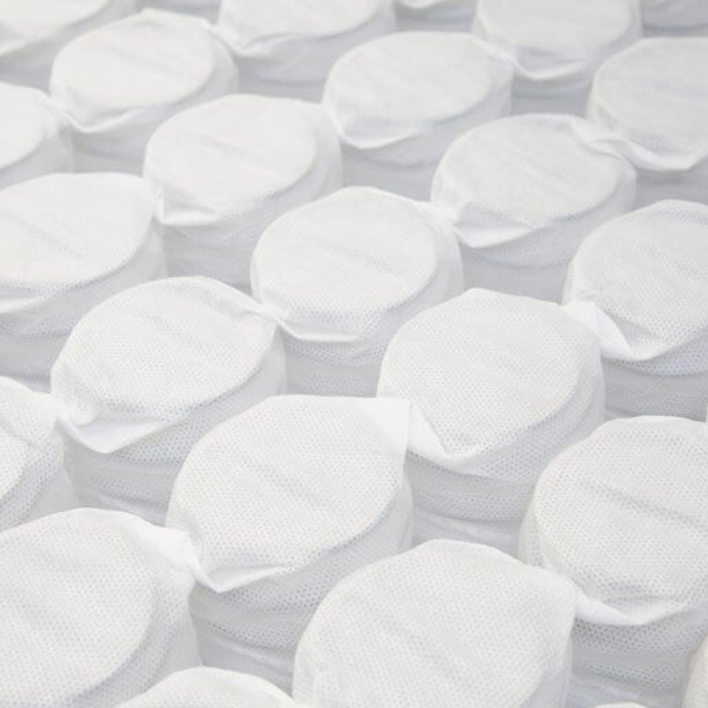 獨立筒床墊是將每一顆彈簧單獨裝入不織布袋中，彈簧之間獨立受力，如同數百個獨立支點支撐身體。